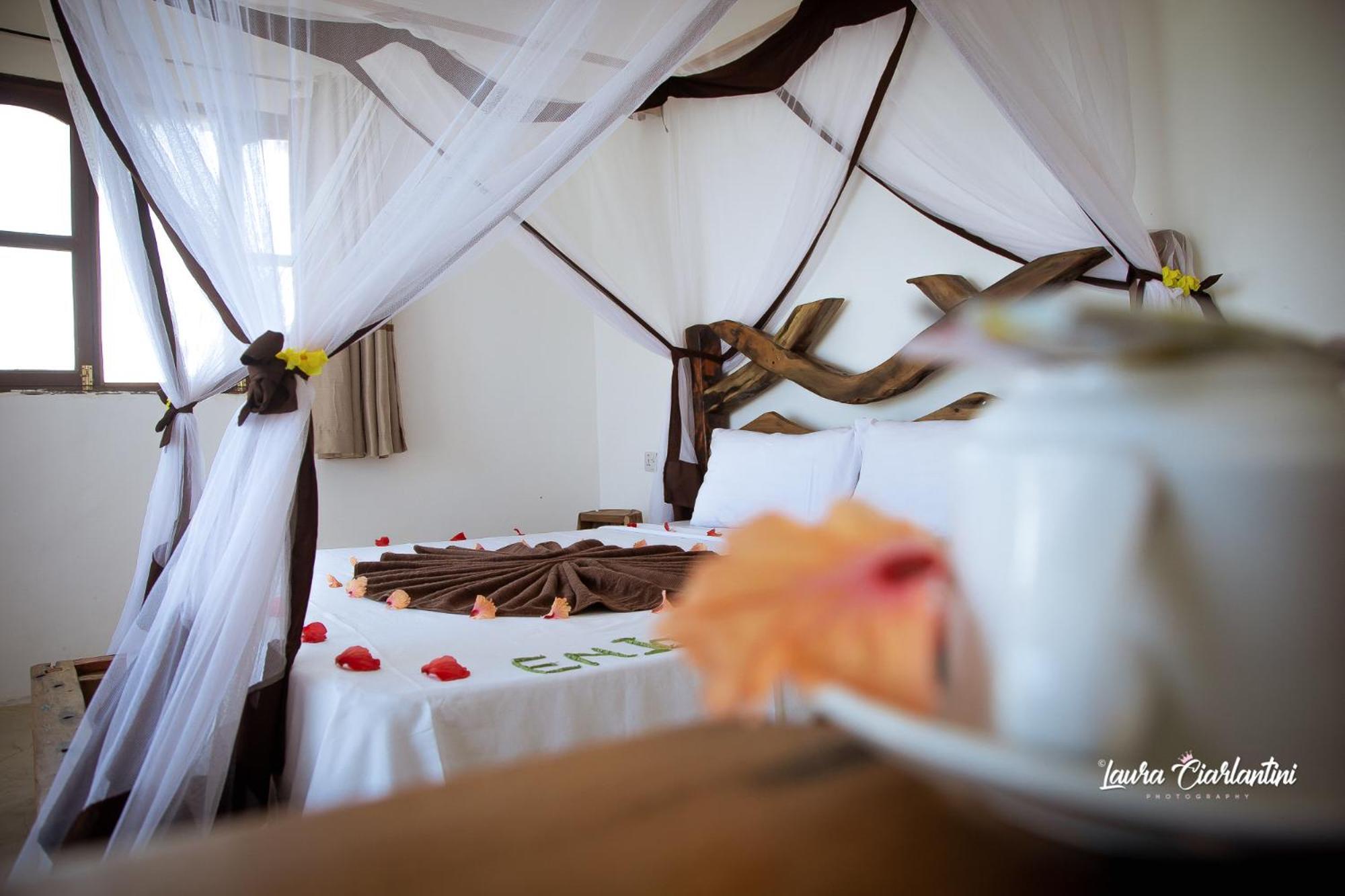 Uroa Zanzibar Vera Beach Hotel By Moonshine Dikoni エクステリア 写真