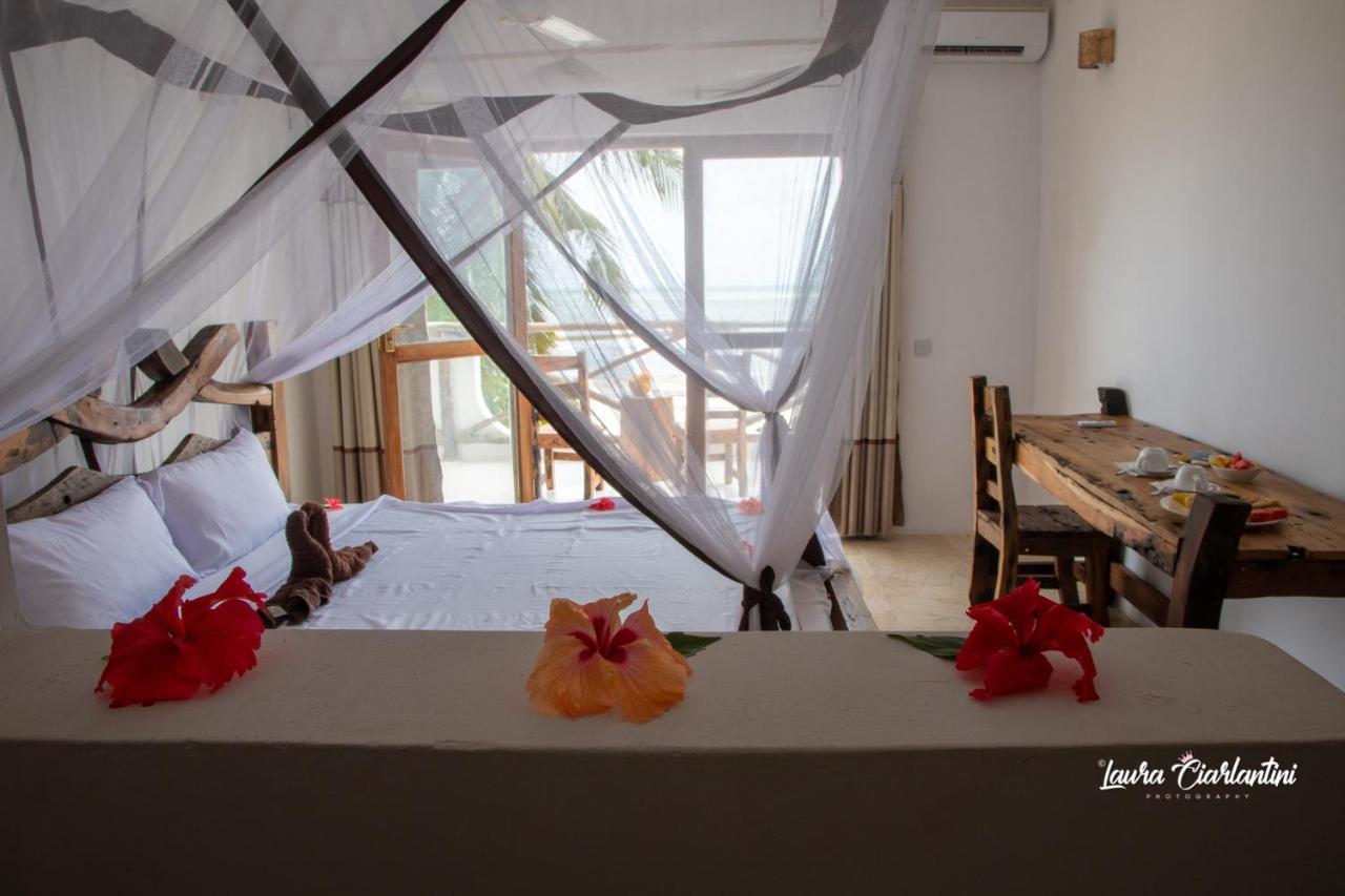 Uroa Zanzibar Vera Beach Hotel By Moonshine Dikoni エクステリア 写真