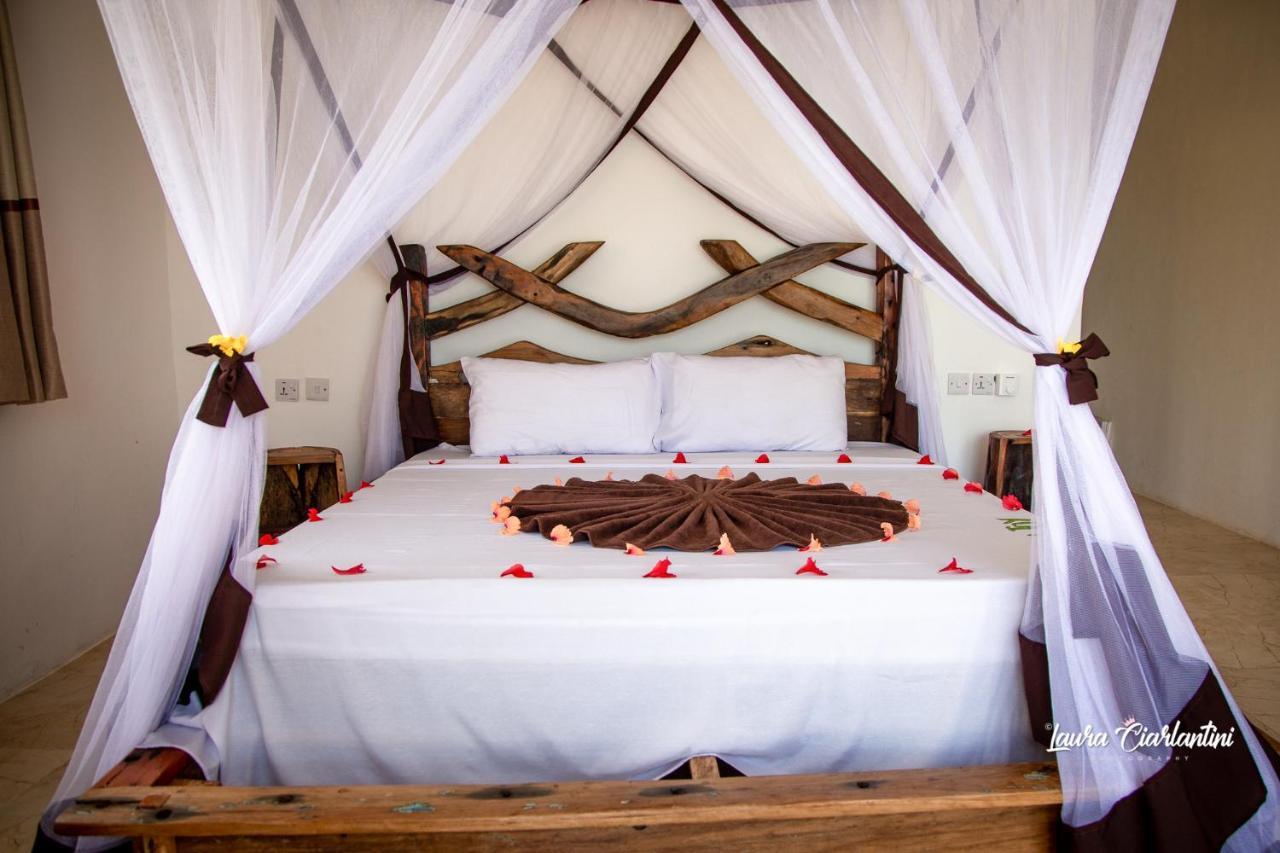 Uroa Zanzibar Vera Beach Hotel By Moonshine Dikoni エクステリア 写真